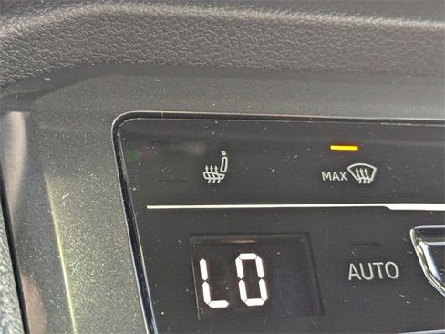 Used 2022 Volkswagen Tiguan SE R-Line image 26