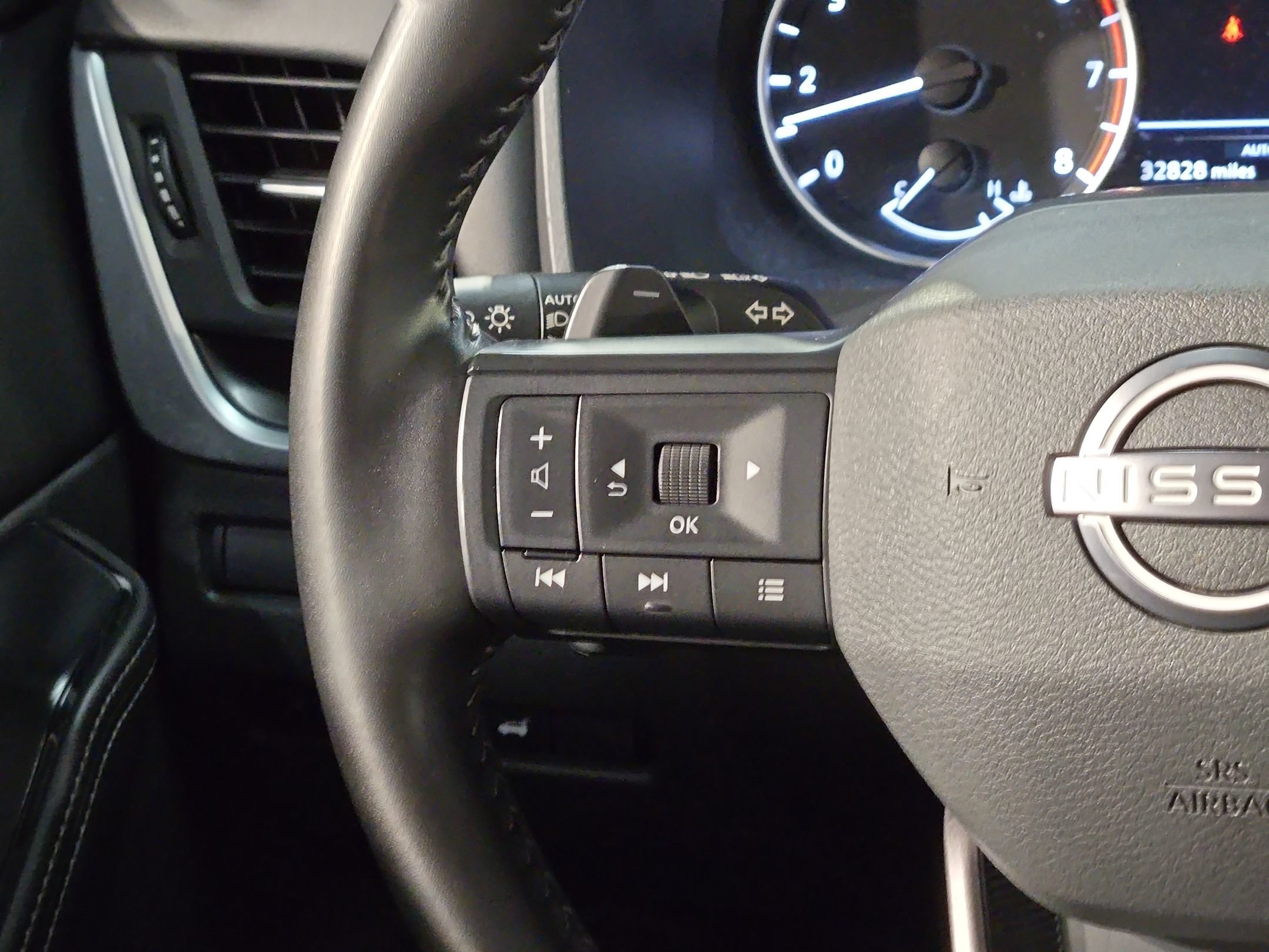 Used 2025 Nissan Rogue SV AWD/4WD image 27