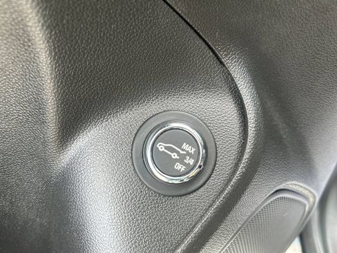 Used 2021 Buick Encore GX Essence AWD/4WD image 19
