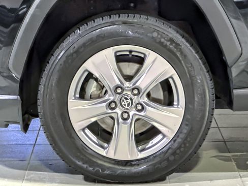 Used 2022 Toyota RAV4 XLE image 11