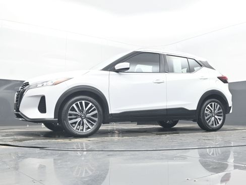 Used 2021 Nissan Kicks SV image 21