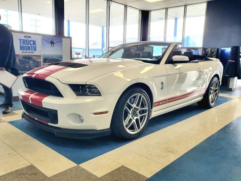 Used 2013 Ford Mustang Shelby GT500 RWD image 2