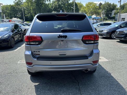 Used 2018 Jeep Grand Cherokee Altitude AWD/4WD image 4