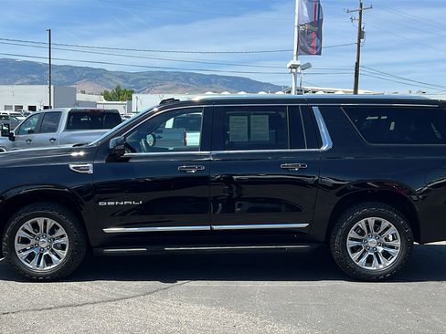 Certified 2025 GMC Yukon XL Denali AWD/4WD image 8