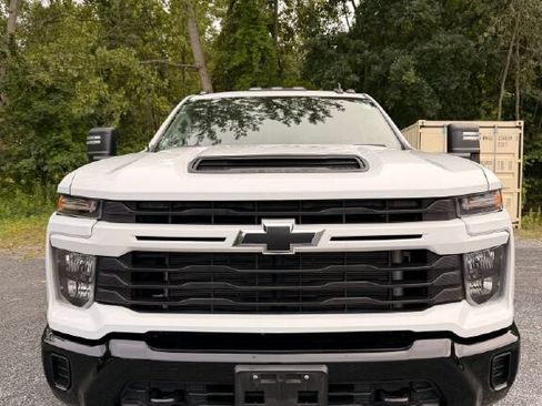 Used 2024 Chevrolet Silverado 2500 Custom w/ Custom Convenience Package AWD/4WD image 8