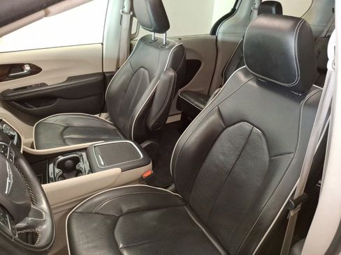 Used 2022 Chrysler Pacifica Limited image 17