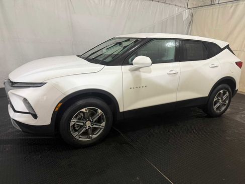 Used 2023 Chevrolet Blazer LT image 2