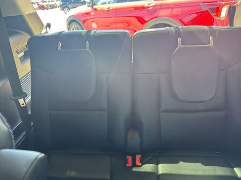 Certified 2021 Ford Explorer XLT w/ Equipment Group 202A RWD image 27