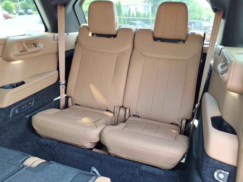 New 2026 Land Rover Range Rover Long Wheelbase SE AWD/4WD image 26