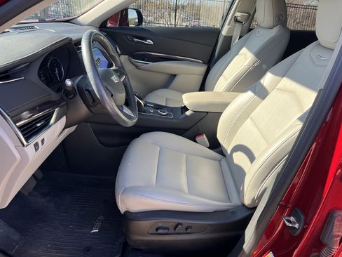 Used 2021 Cadillac XT4 Luxury w/ Cold Weather Package image 13