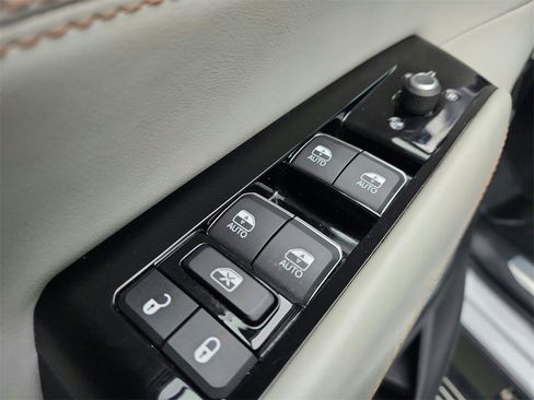 Used 2022 Jeep Grand Wagoneer Series II w/ Convenience Group III image 21