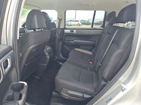 Used 2025 Hyundai Santa Fe SE FWD image 9
