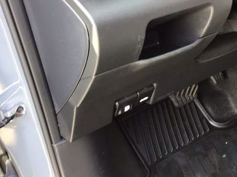 Used 2024 Nissan Kicks SV image 16