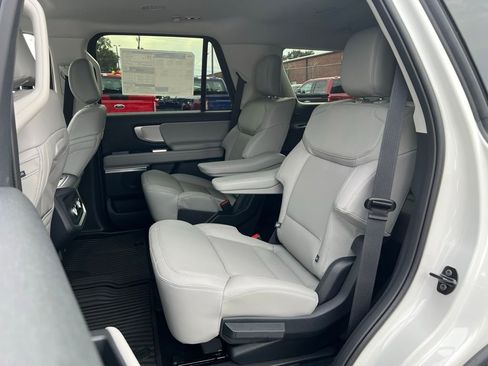 New 2026 Ford Expedition Active image 14