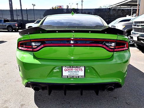 Used 2017 Dodge Charger R/T Scat Pack w/ Technology Group RWD image 6