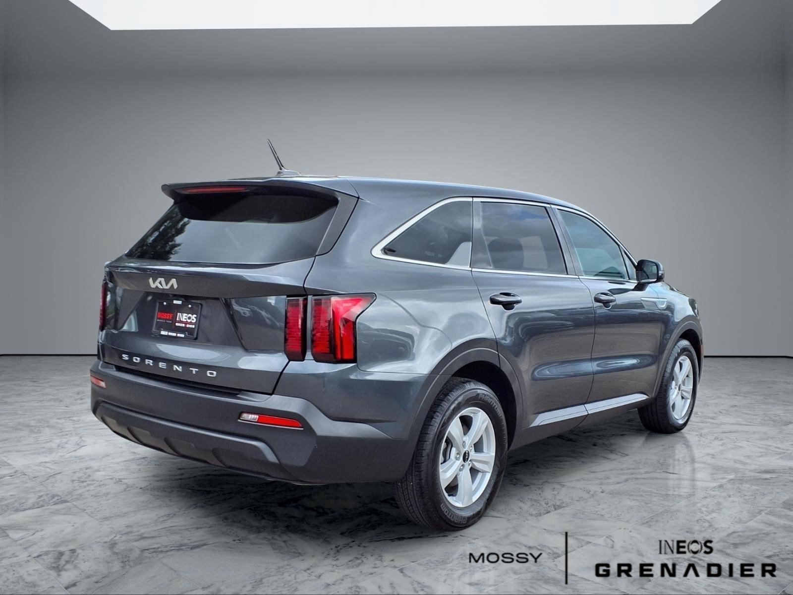 Used 2022 Kia Sorento LX FWD image 7