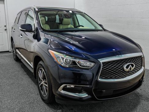 Used 2019 INFINITI QX60 Luxe w/ Essential Package image 2