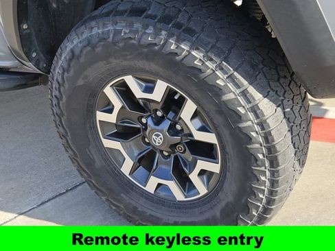 Used 2019 Toyota Tacoma TRD Off-Road image 11