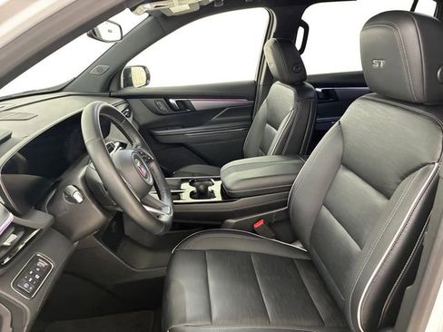 Certified 2025 Buick Enclave Sport Touring AWD/4WD image 12
