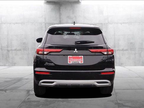 Used 2024 Mitsubishi Outlander SE Black Edition FWD image 6
