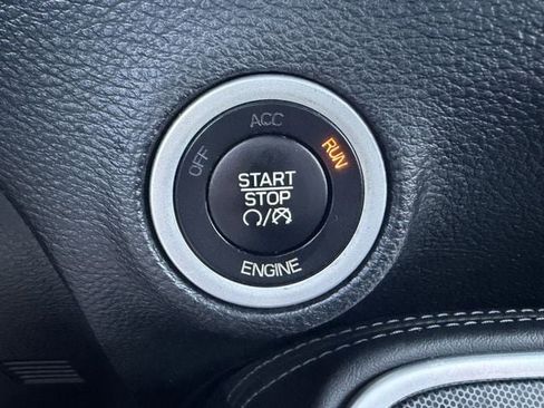 Used 2015 Dodge Challenger SXT Plus image 19