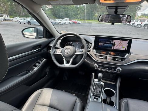 Used 2024 Nissan Altima 2.5 SL FWD image 18