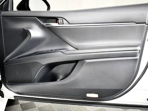 Used 2018 Toyota Camry LE image 25