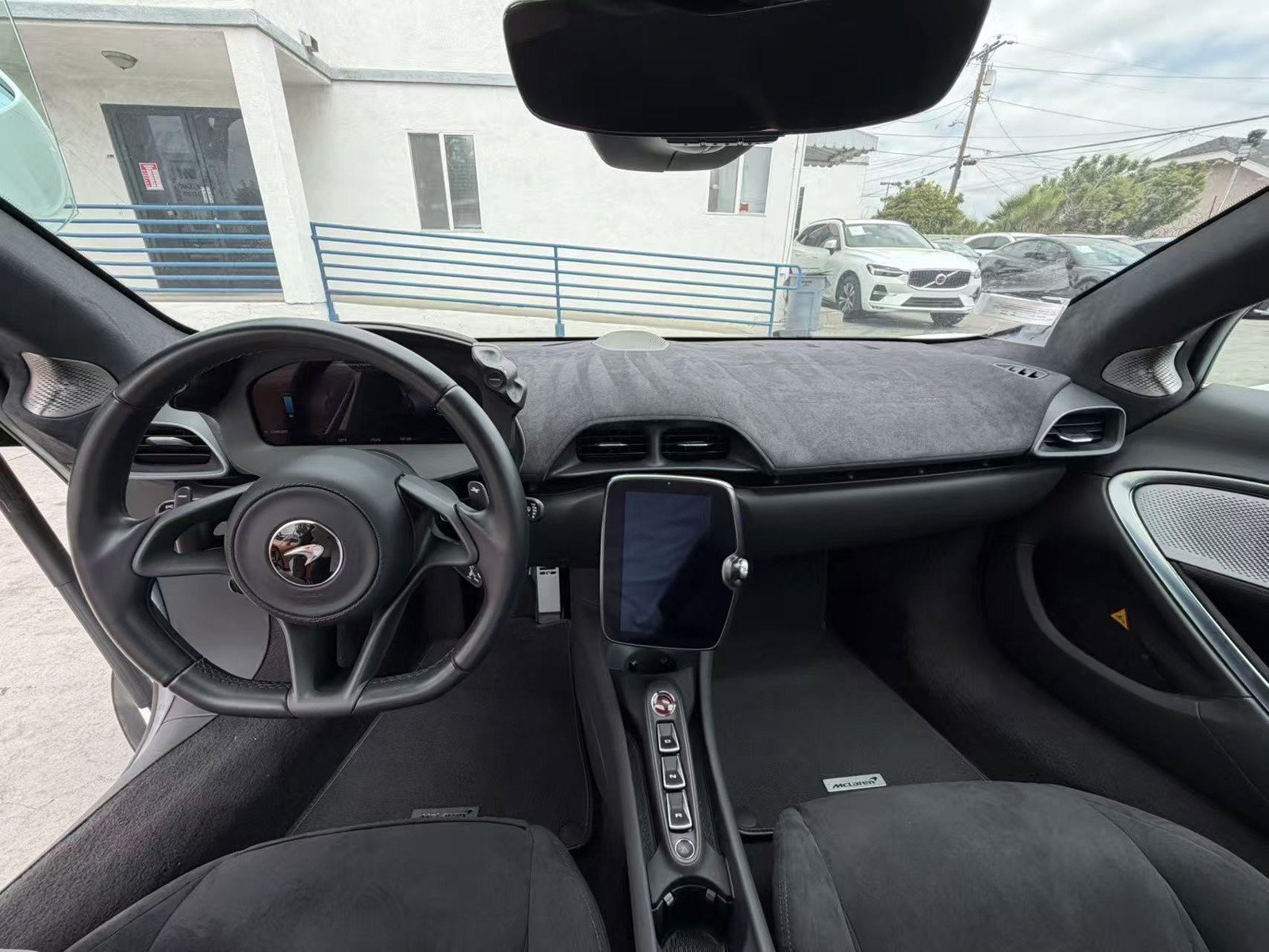 Used 2023 McLaren Artura RWD image 14