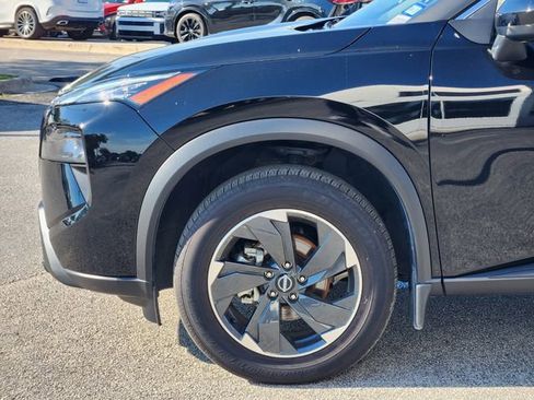 Used 2025 Nissan Rogue SV w/ SV Premium Package FWD image 5