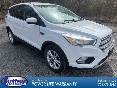 Used 2017 Ford Escape SE image 1