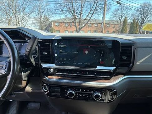 Certified 2022 GMC Sierra 1500 SLT w/ Max Trailering Package AWD/4WD image 17