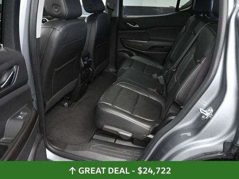 Used 2023 GMC Acadia SLT image 18