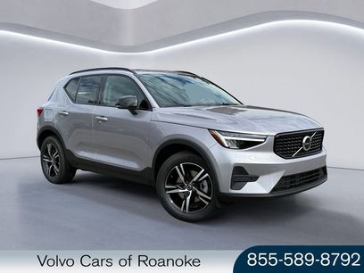 New 2026 Volvo XC40 B5 Core w/ Climate Package