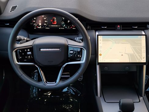 Certified 2025 Land Rover Discovery Sport Dynamic SE AWD/4WD image 25