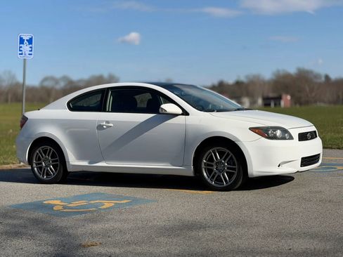 Used 2010 Scion tC FWD image 4