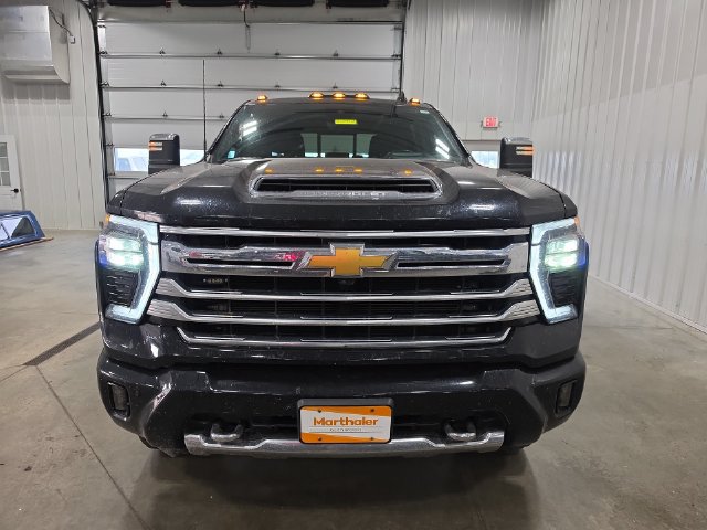 Used 2024 Chevrolet Silverado 3500 High Country w/ High Country Premium Package AWD/4WD image 3