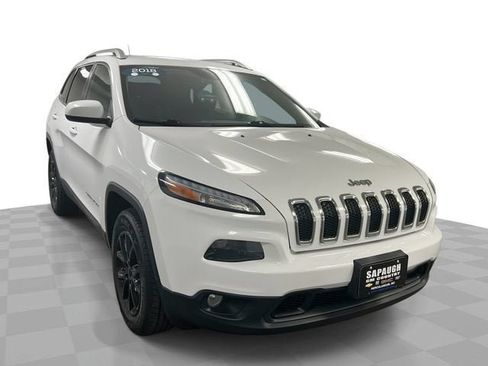 Used 2018 Jeep Cherokee Latitude w/ Safety Group AWD/4WD image 1
