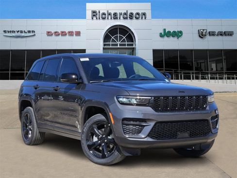 New 2025 Jeep Grand Cherokee Altitude image 1