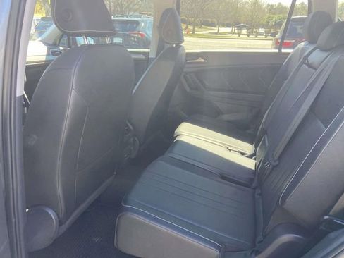 Used 2024 Volkswagen Tiguan SE image 11