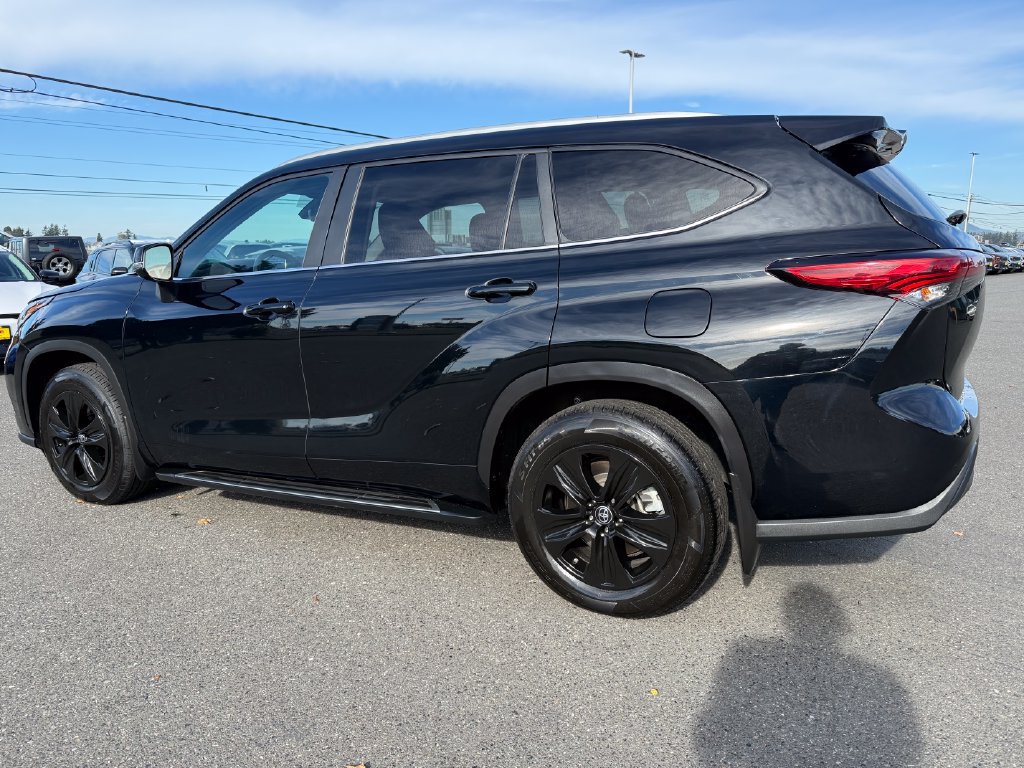 Used 2023 Toyota Highlander XLE AWD/4WD image 5