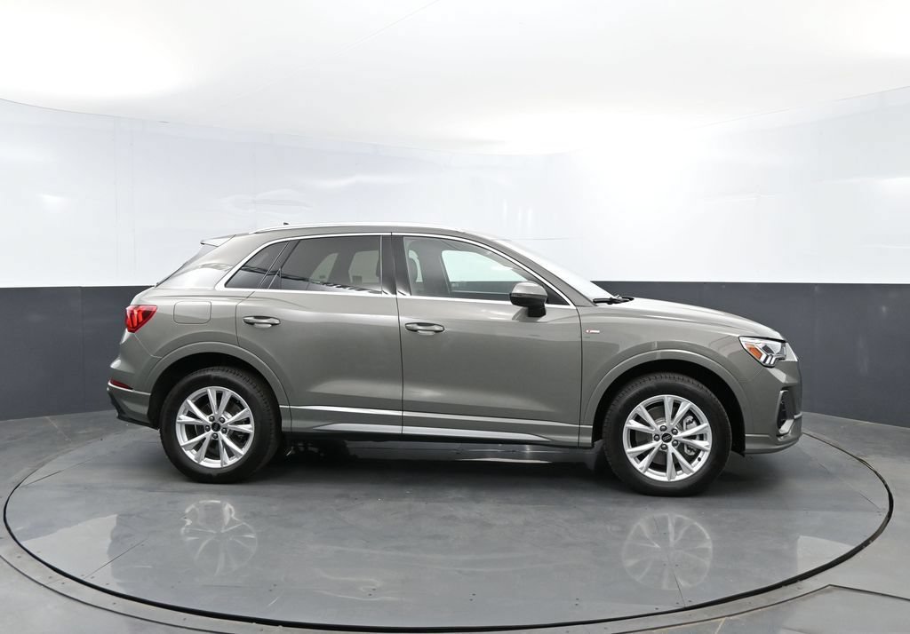 Used 2025 Audi Q3 2.0T Premium w/ Convenience Package AWD/4WD image 4