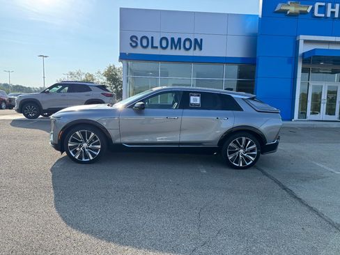 Used 2024 Cadillac Lyriq Luxury w/ LPO, Floor Liner Package image 2