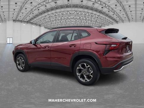 Used 2025 Chevrolet Trax LT w/ LT Convenience Package image 5