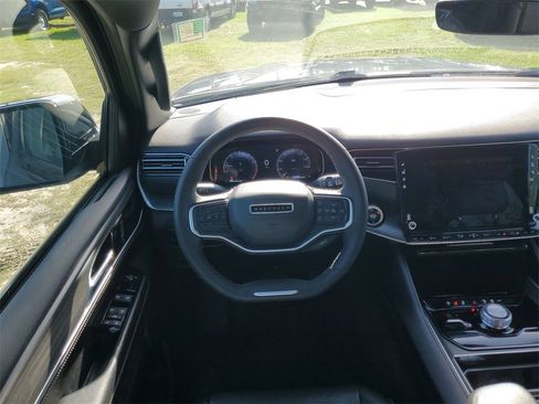 Used 2023 Jeep Wagoneer L Series II image 28