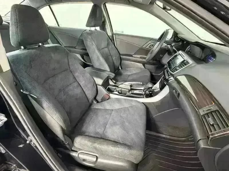 Used 2017 Honda Accord EX image 30