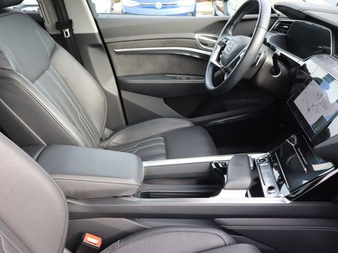 Used 2021 Audi e-tron Prestige w/ Prestige Package image 13
