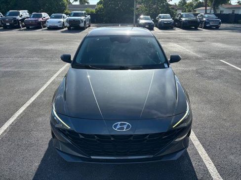 Used 2023 Hyundai Elantra SEL w/ Cargo Package FWD image 4