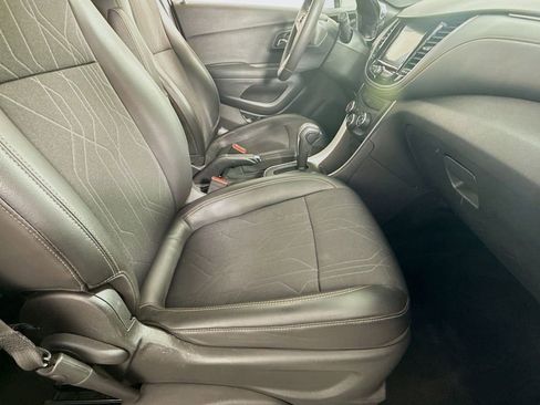 Used 2020 Chevrolet Trax LT w/ LT Convenience Package image 36