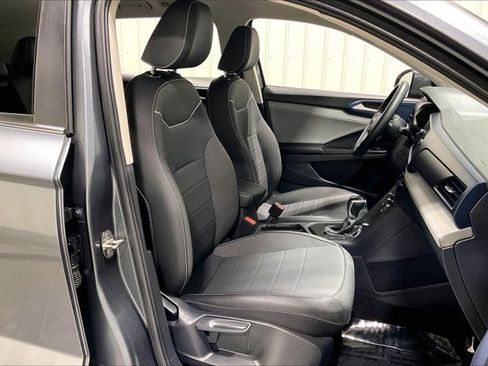 Used 2024 Volkswagen Taos SE image 7