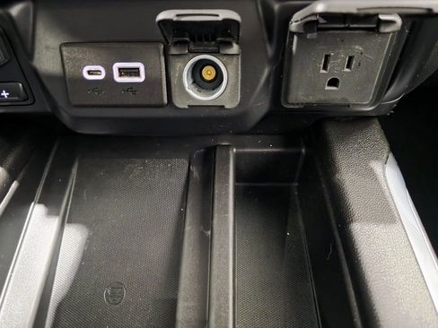 Used 2019 Chevrolet Silverado 1500 LTZ image 40